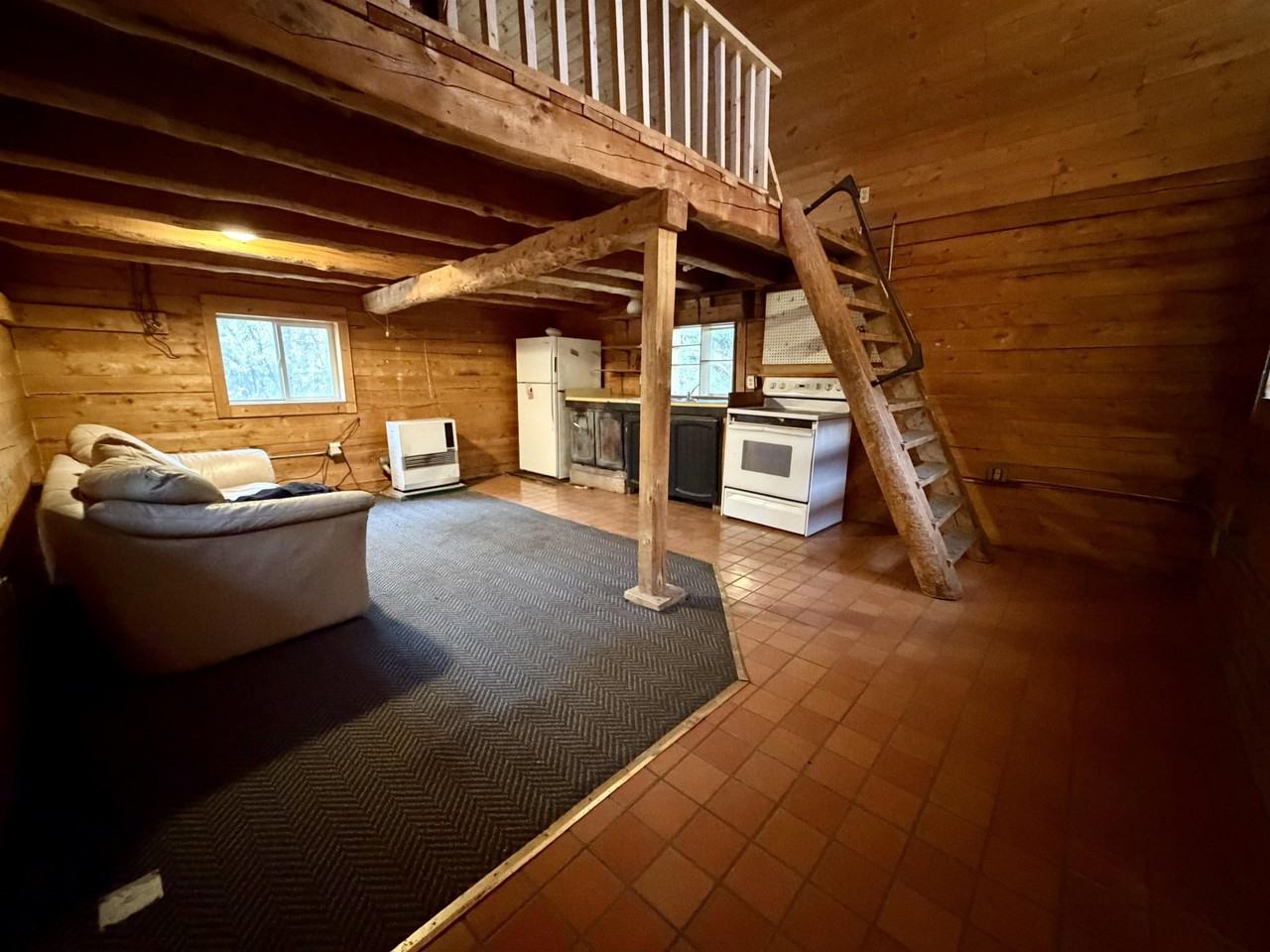 1080 Obrien St - Photo 2 of 9