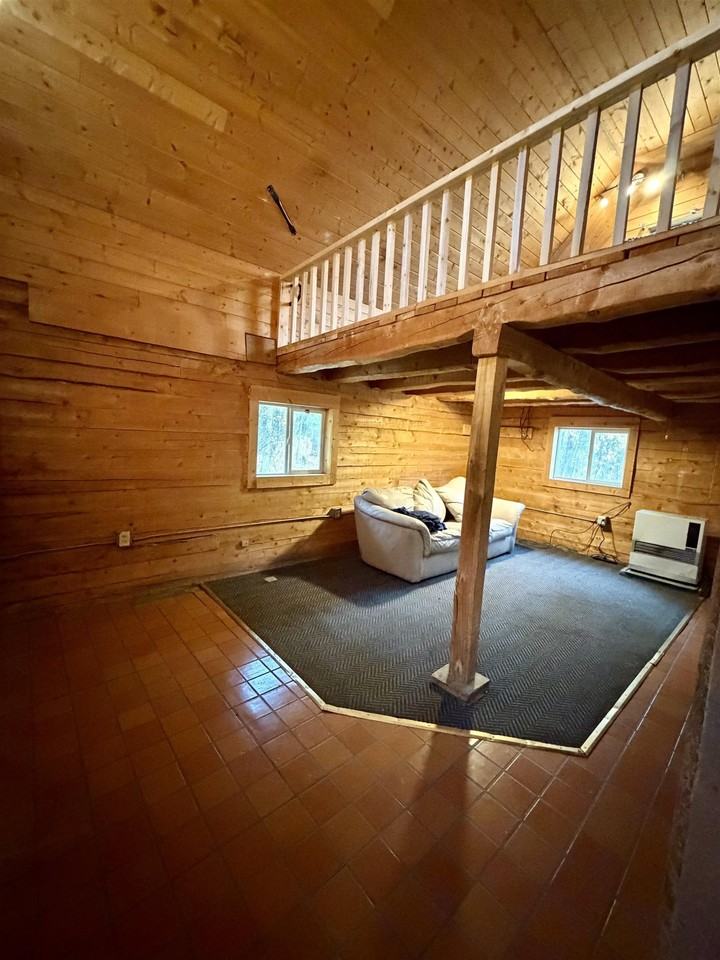 1080 Obrien St - Photo 3 of 9
