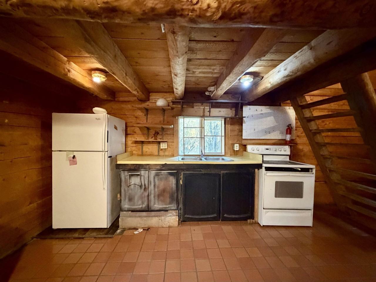 1080 Obrien St - Photo 5 of 9