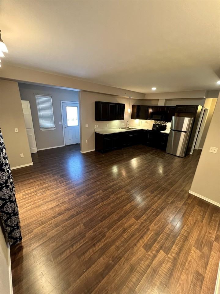 317 4th Ave - Photo 7 of 21