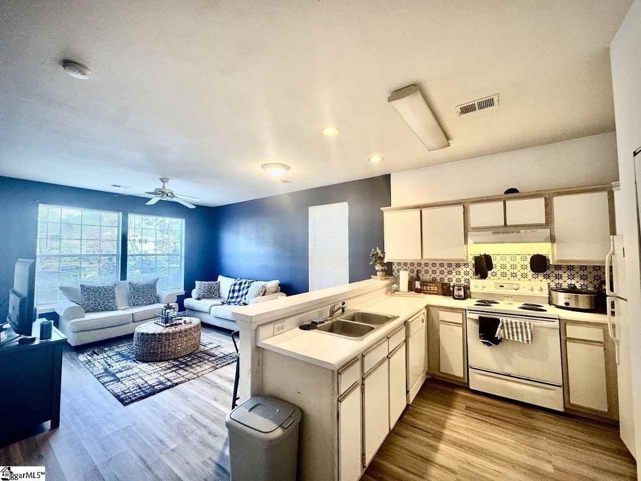 1290 River Oaks Dr - Photo 4 of 12