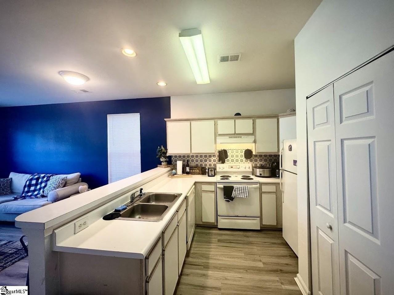 1290 River Oaks Dr - Photo 5 of 12