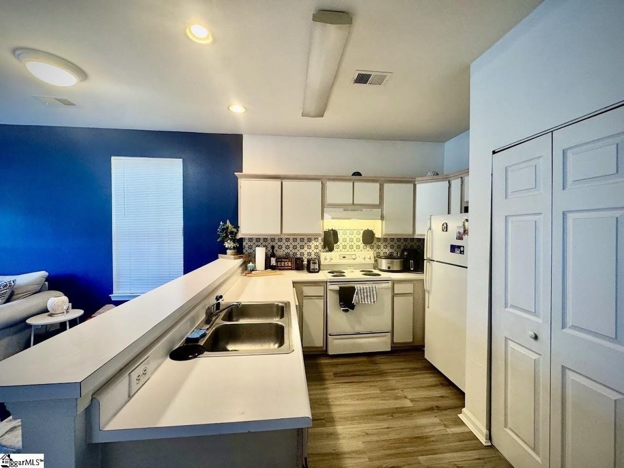 1290 River Oaks Dr - Photo 6 of 12