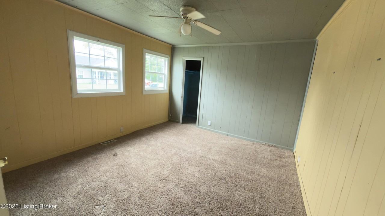 111 Kenwood Ave - Photo 2 of 5