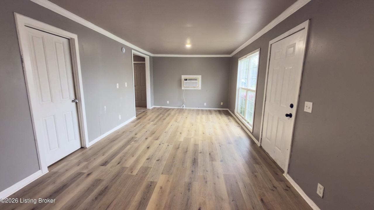 111 Kenwood Ave - Photo 3 of 5