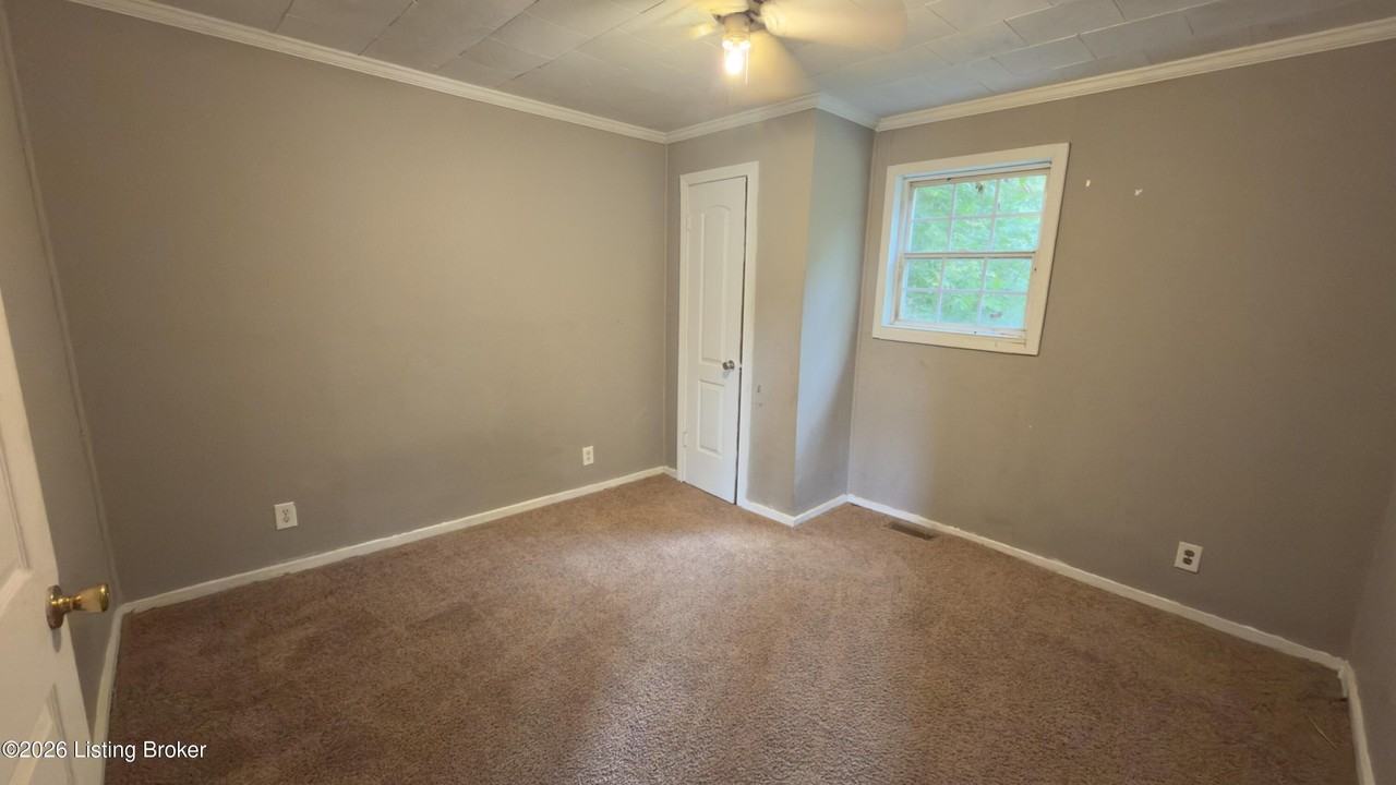 111 Kenwood Ave - Photo 4 of 5