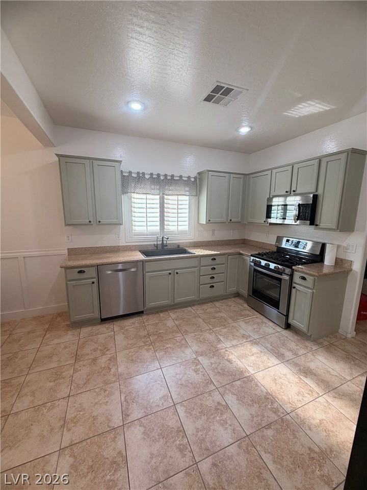 7661 Fieldfare Dr - Photo 2 of 19