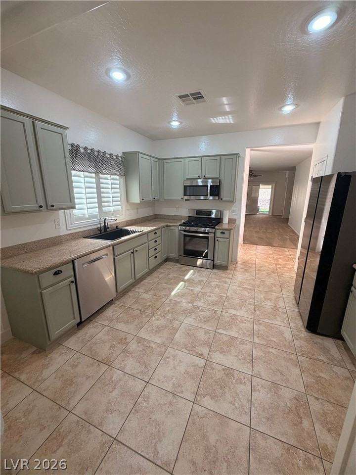 7661 Fieldfare Dr - Photo 3 of 19
