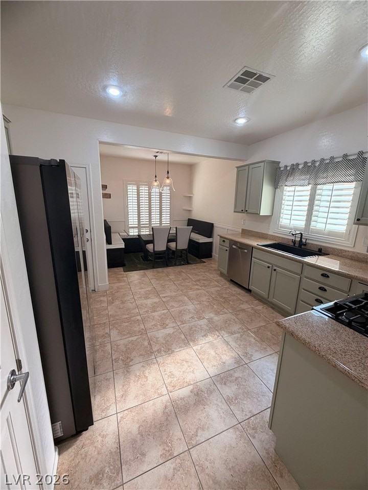 7661 Fieldfare Dr - Photo 4 of 19