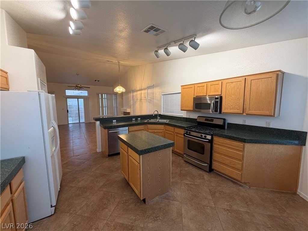 5028 Tropical Cliff Ave - Photo 3 of 16