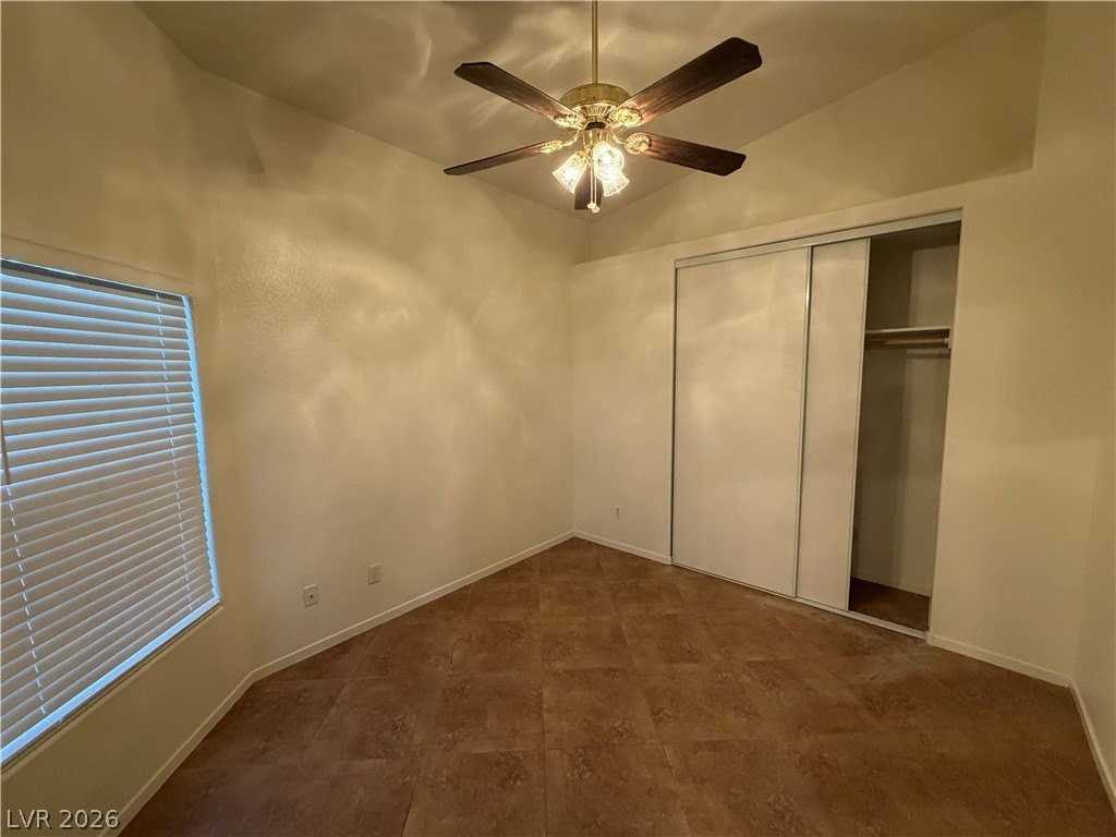 5028 Tropical Cliff Ave - Photo 4 of 16