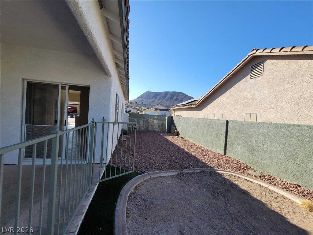 620 Coolidge Ave - Photo 4 of 50