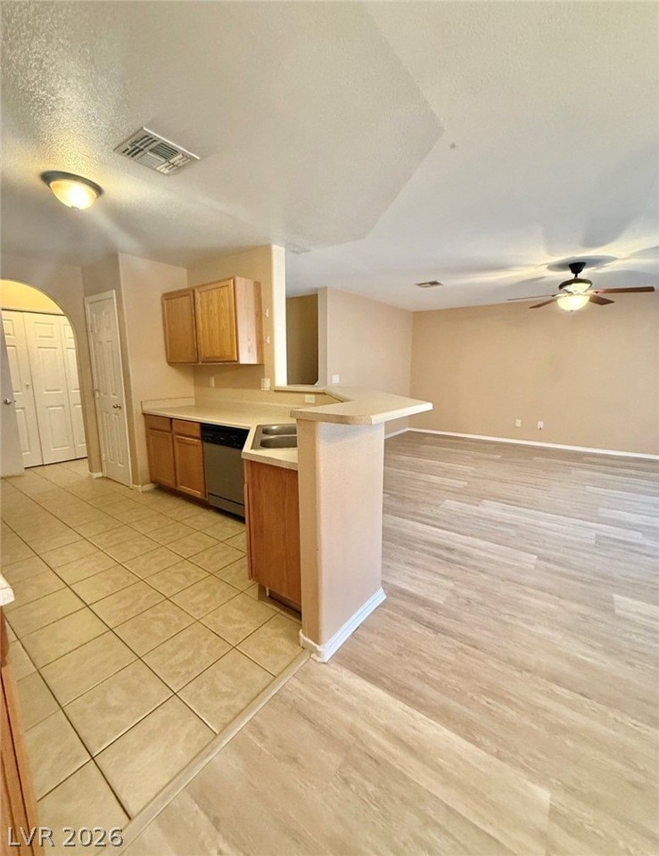 9619 Grapeland Ave - Photo 3 of 6