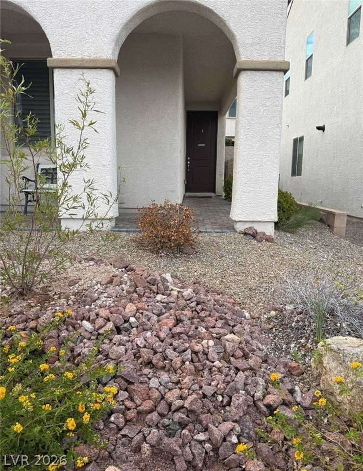 925 Kimbark Ave - Photo 2 of 13