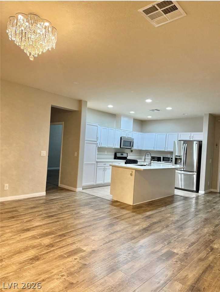 925 Kimbark Ave - Photo 4 of 13
