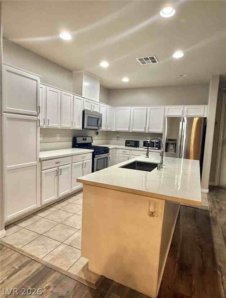 925 Kimbark Ave - Photo 5 of 13