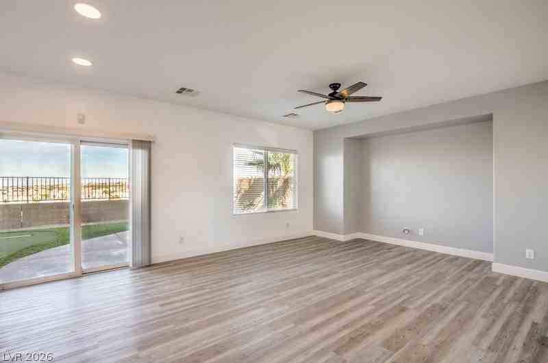 2840 Blythswood Sq - Photo 3 of 30
