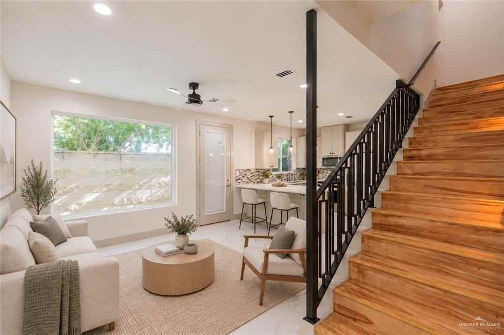 216 Canary Ave - Photo 2 of 18