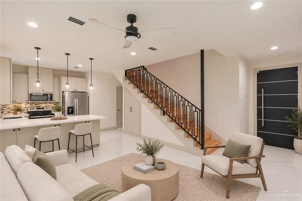 216 Canary Ave - Photo 3 of 18