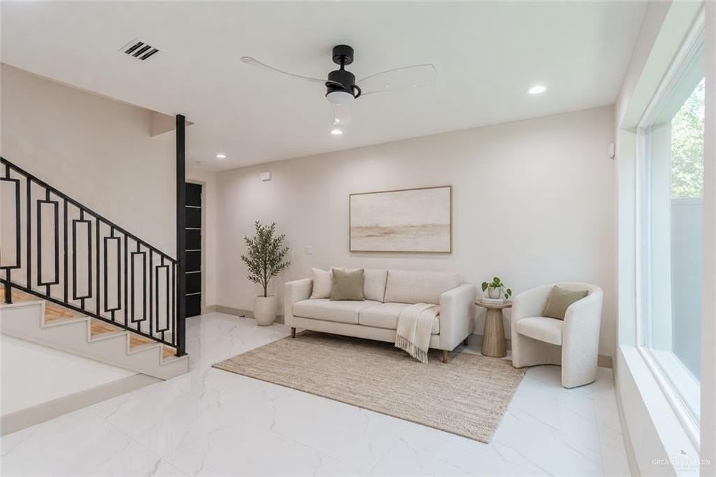216 Canary Ave - Photo 4 of 18