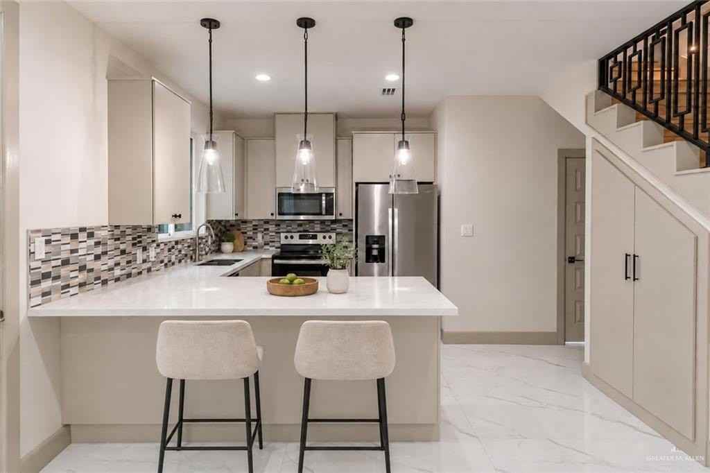 216 Canary Ave - Photo 6 of 18