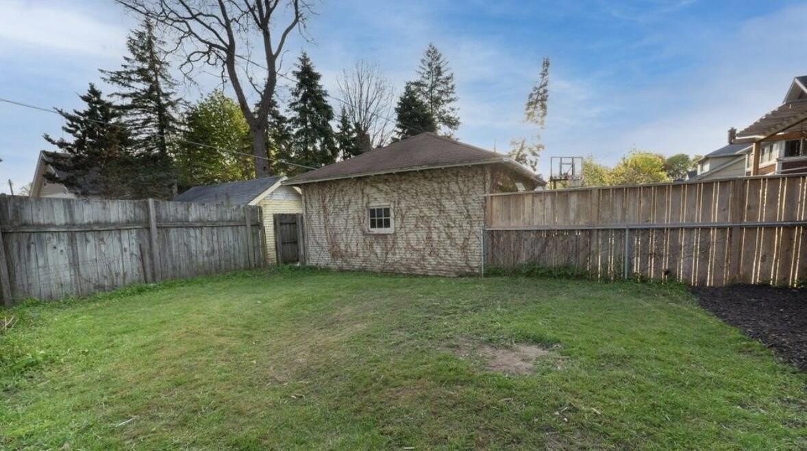 1047 Fountain St Ne - Photo 2 of 30
