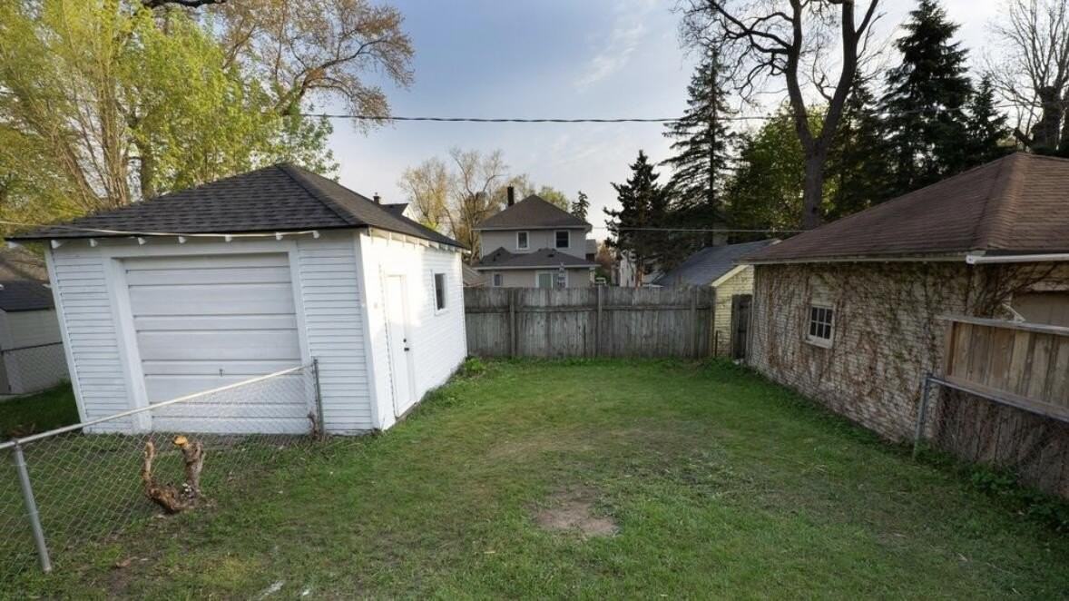 1047 Fountain St Ne - Photo 4 of 30
