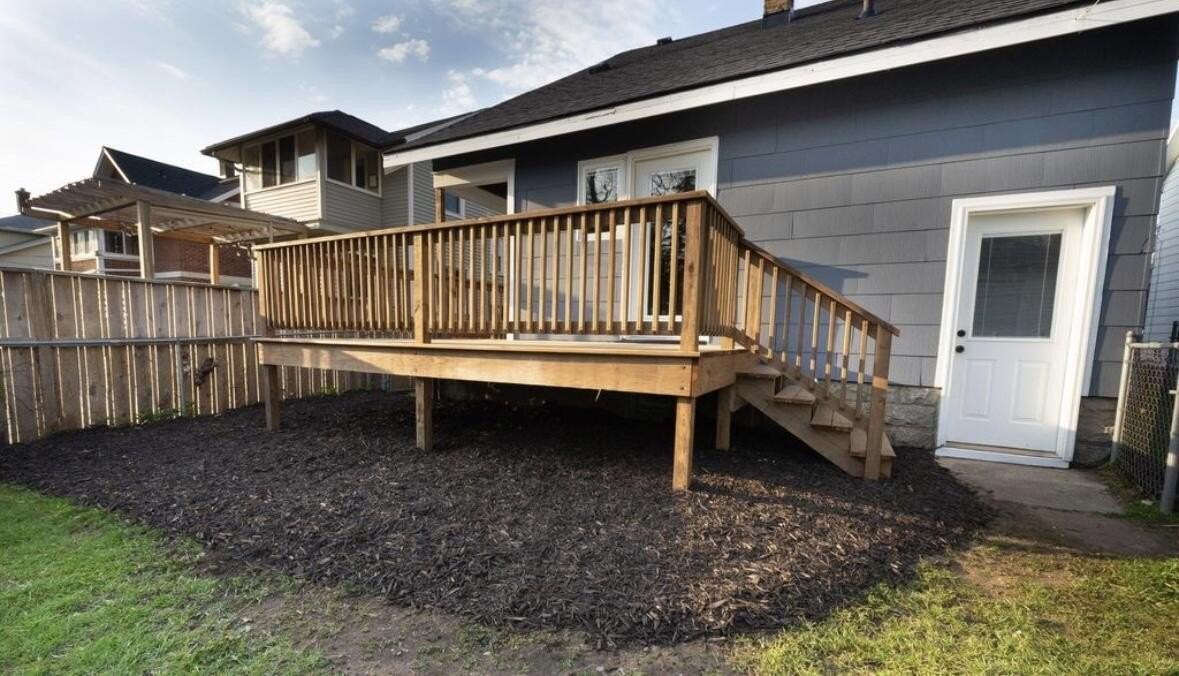 1047 Fountain St Ne - Photo 5 of 30