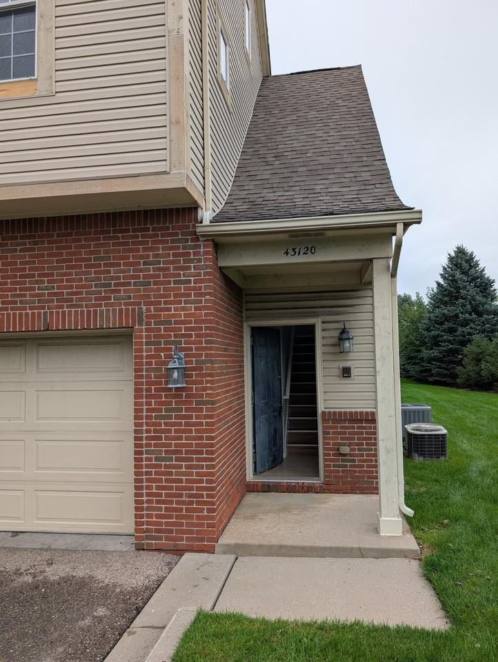 43120 Pendleton Cir - Photo 2 of 22