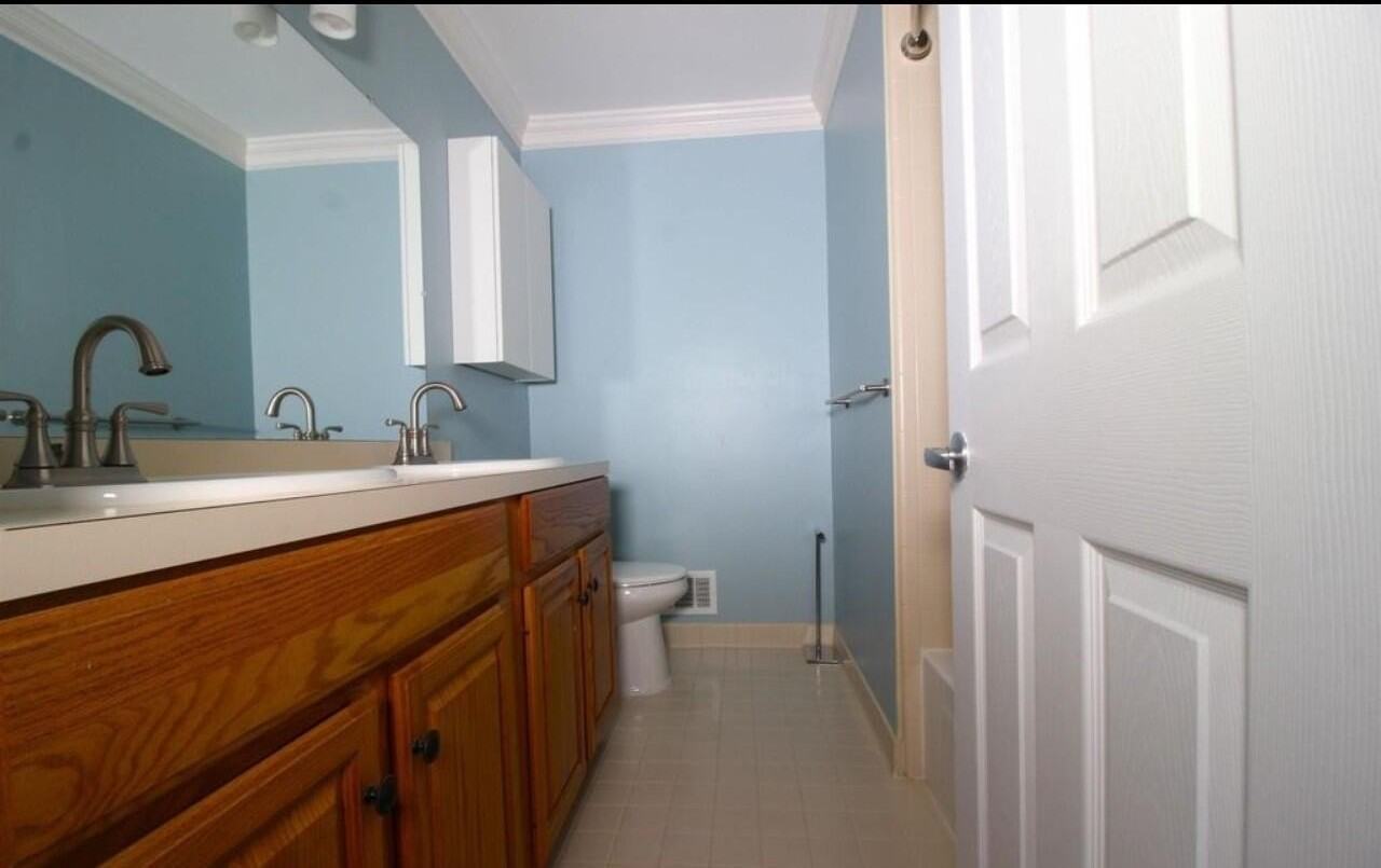 15158 Congress Dr - Photo 6 of 8