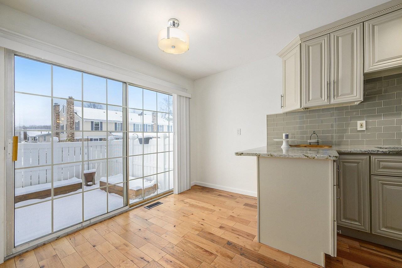42198 Roscommon St - Photo 4 of 18