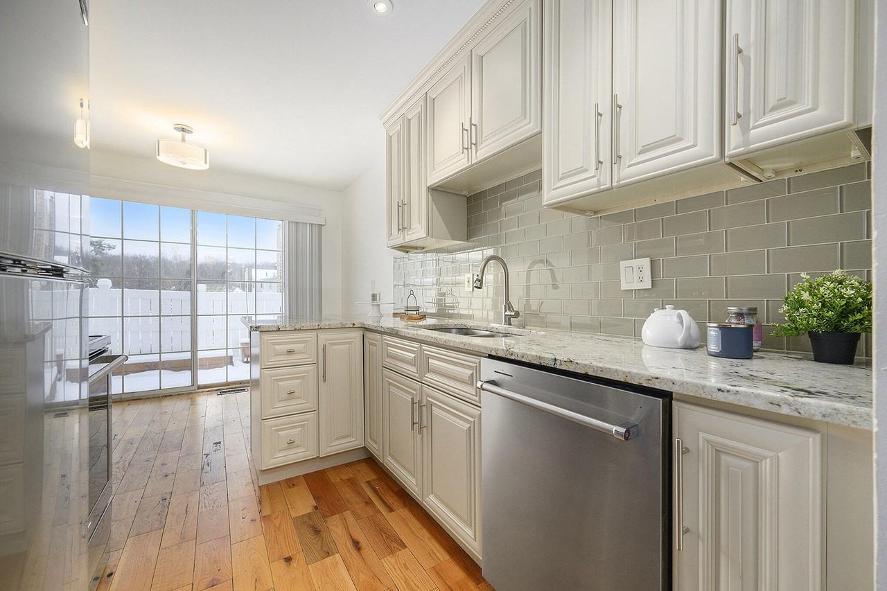 42198 Roscommon St - Photo 6 of 18