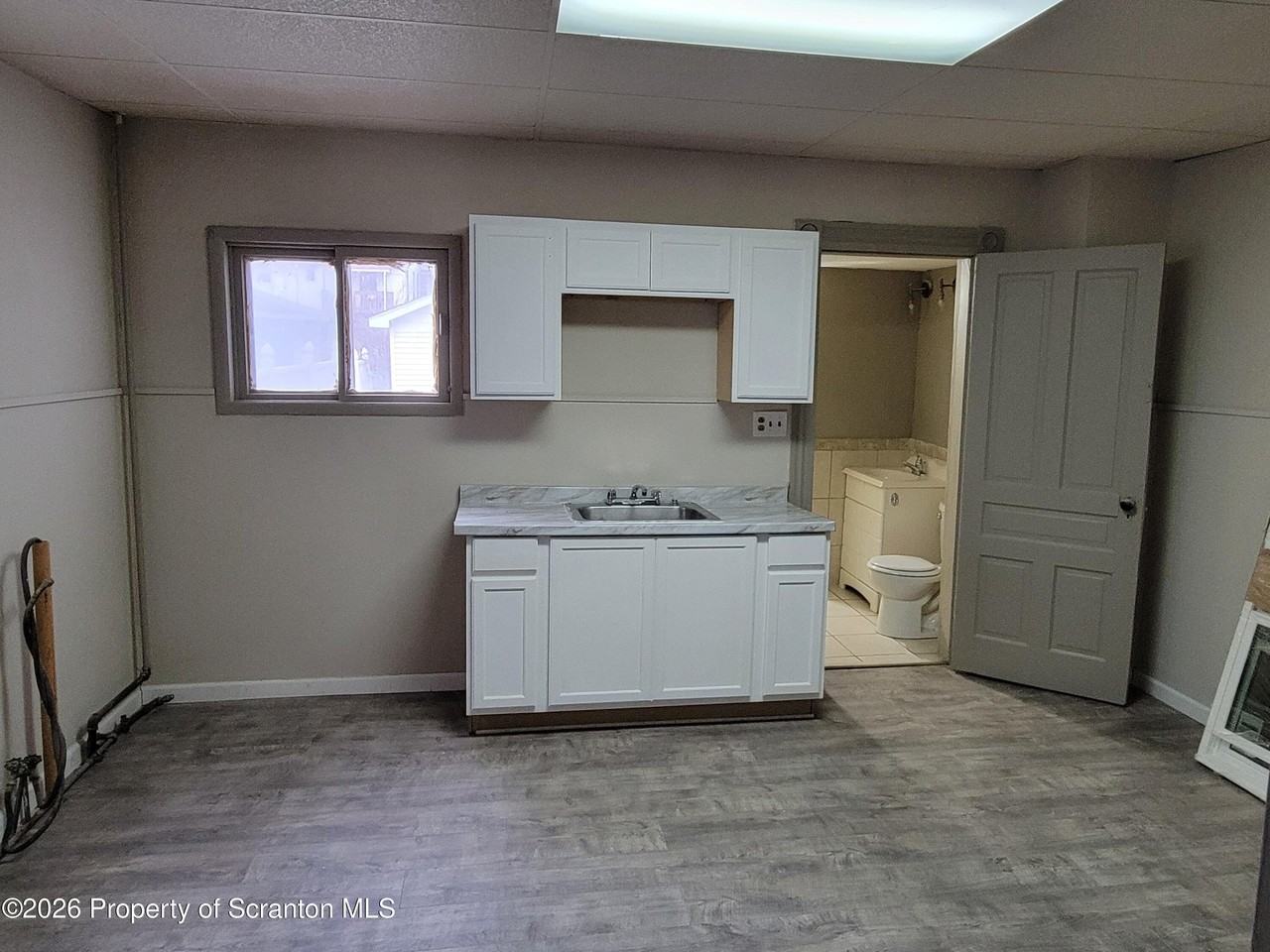 1142 Academy St #1stFL - Photo 4 of 10