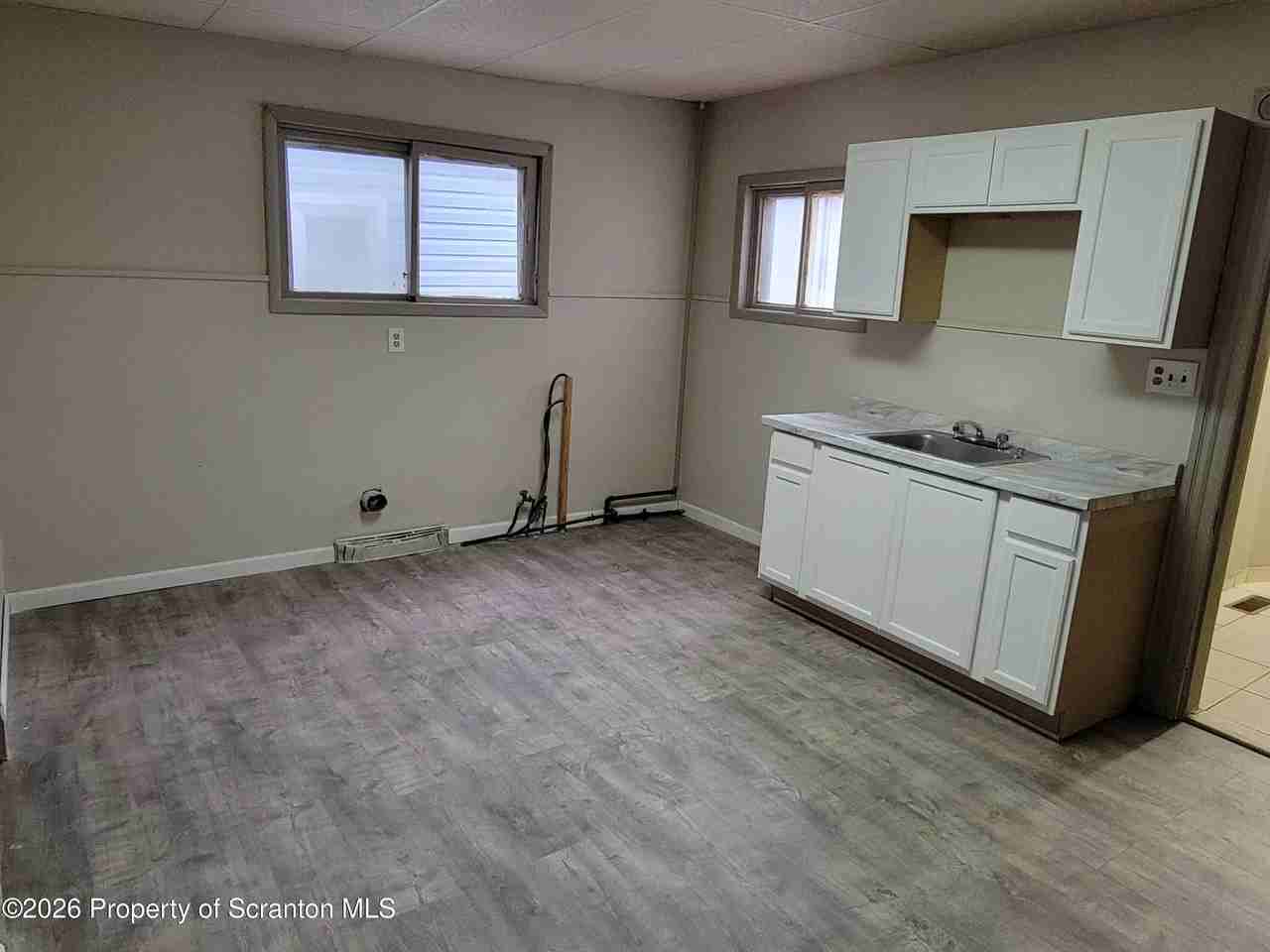 1142 Academy St #1stFL - Photo 5 of 10