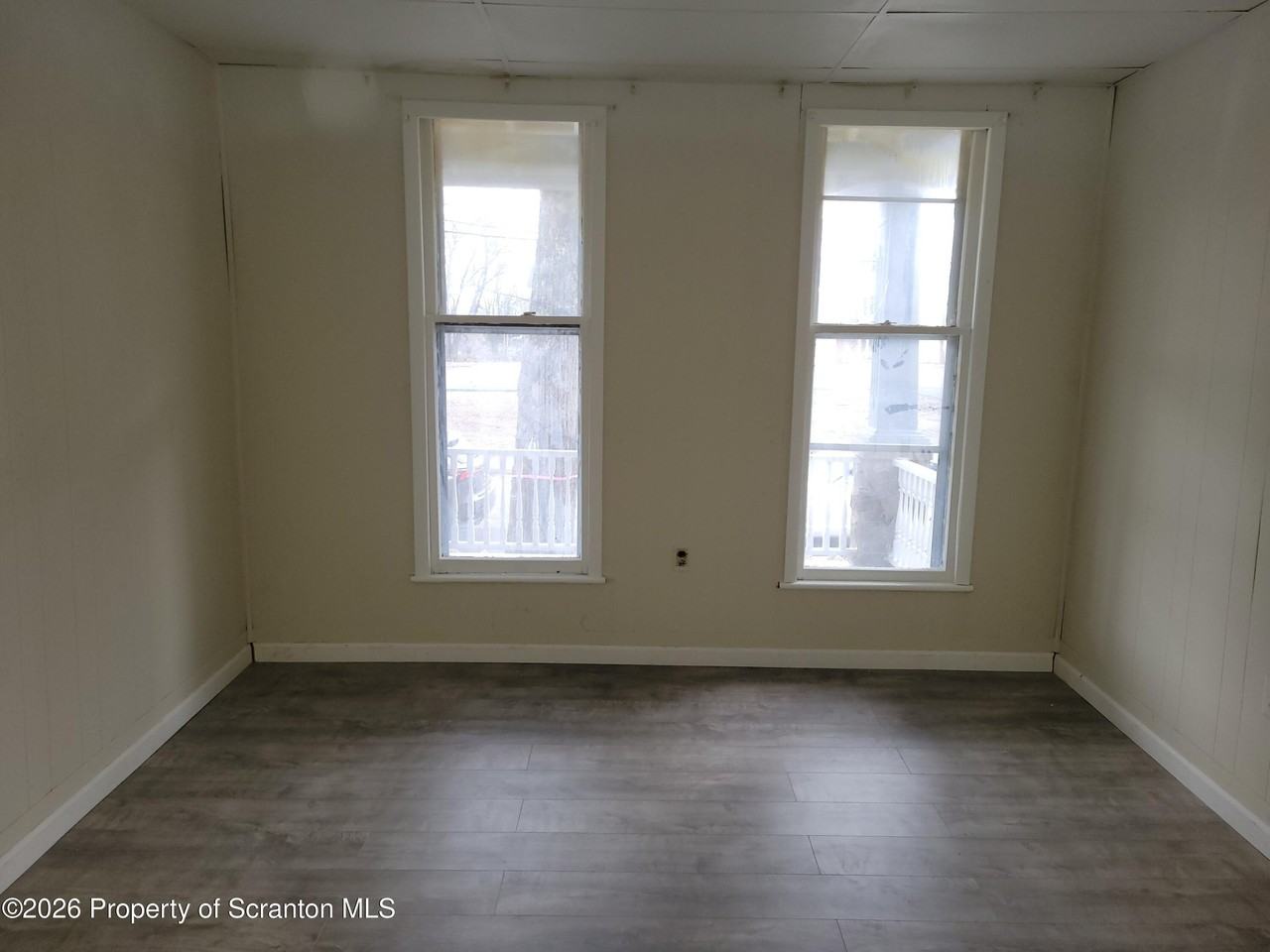 1142 Academy St #1stFL - Photo 6 of 10