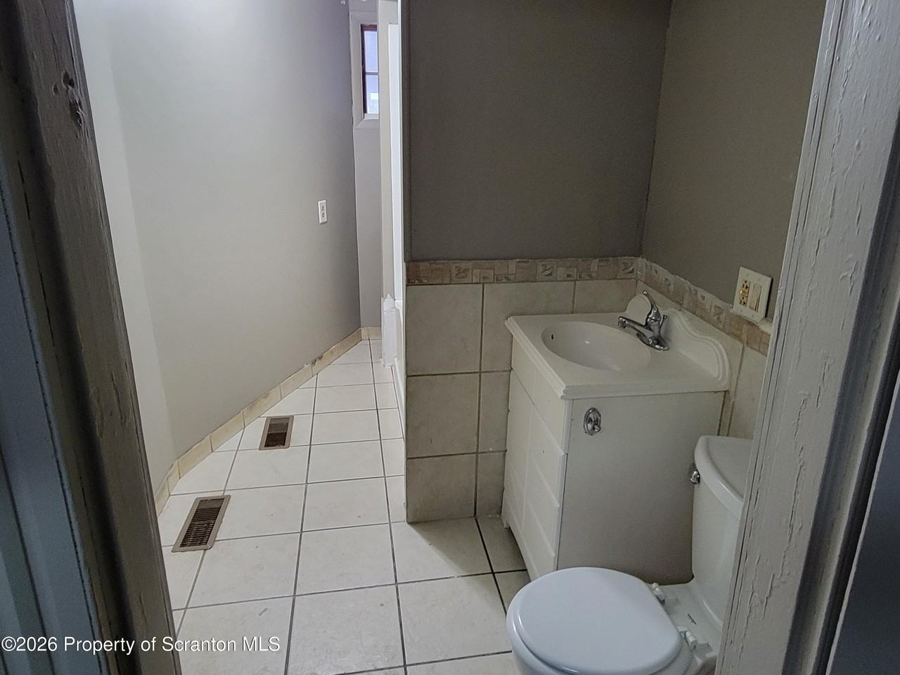 1142 Academy St #1stFL - Photo 7 of 10