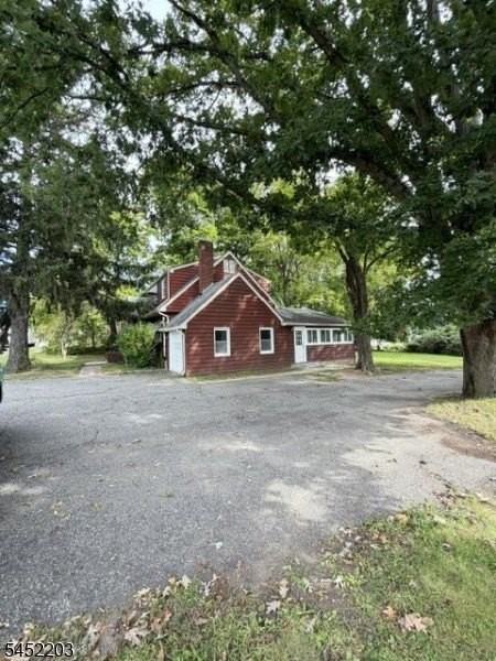 1016 Valley Rd - Photo 3 of 25