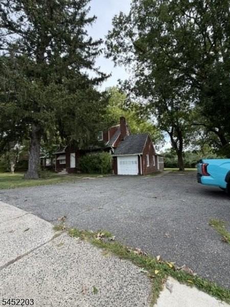 1016 Valley Rd - Photo 4 of 25