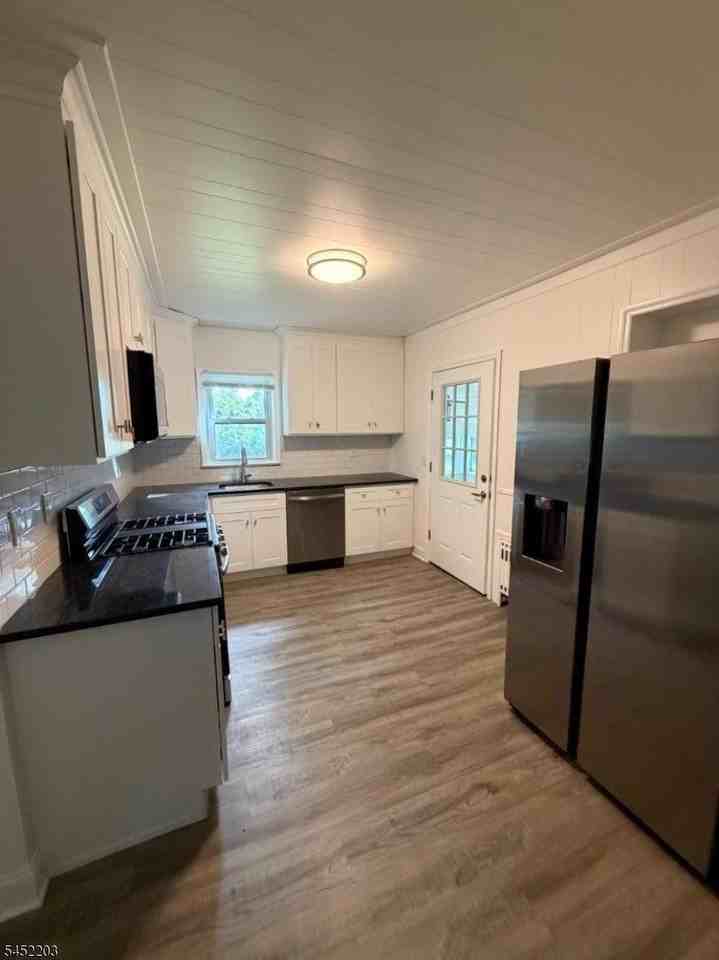 1016 Valley Rd - Photo 6 of 25