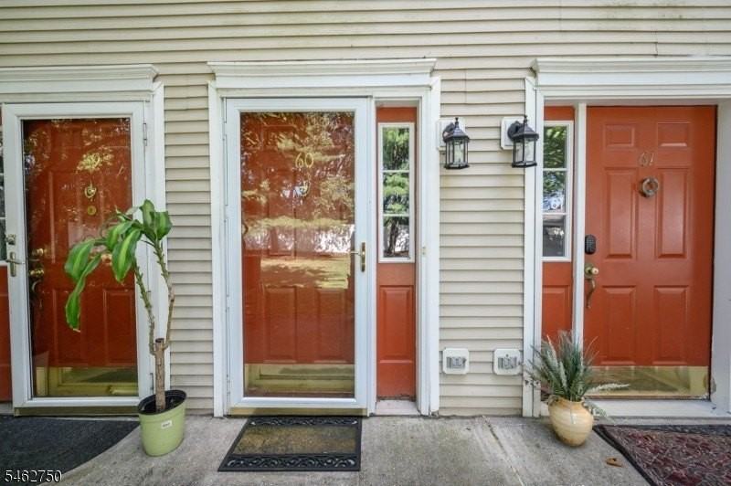 60 Waugh Ct - Photo 2 of 20