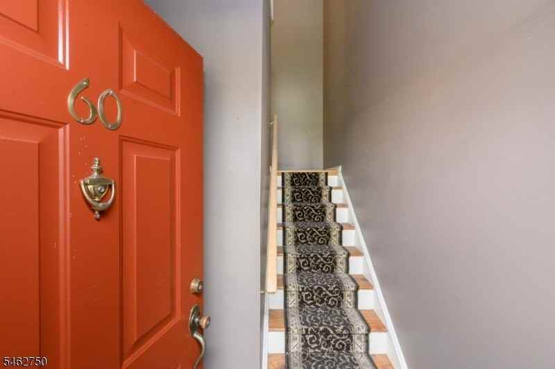 60 Waugh Ct - Photo 3 of 20