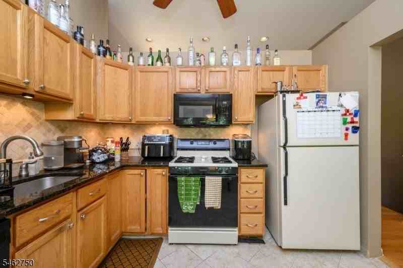 60 Waugh Ct - Photo 5 of 20
