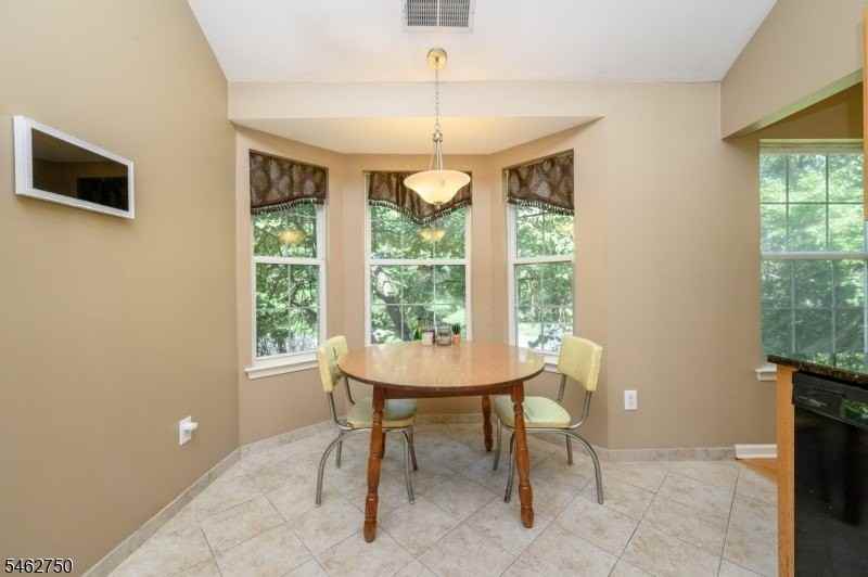 60 Waugh Ct - Photo 6 of 20