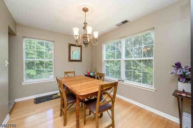 60 Waugh Ct - Photo 7 of 20