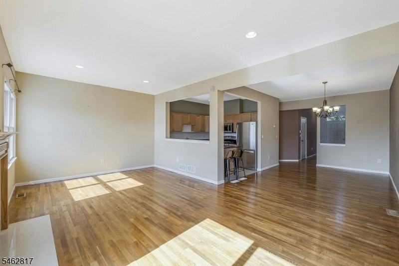370 Summerhill Dr - Photo 2 of 29