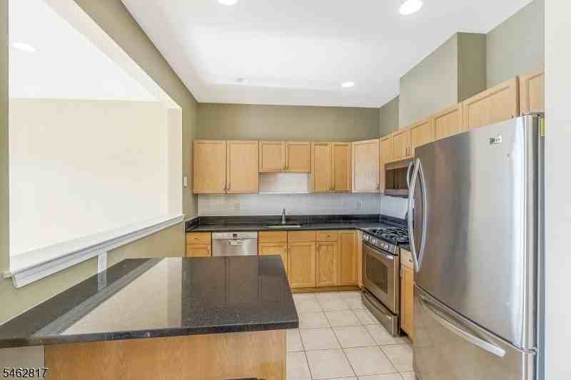 370 Summerhill Dr - Photo 5 of 29