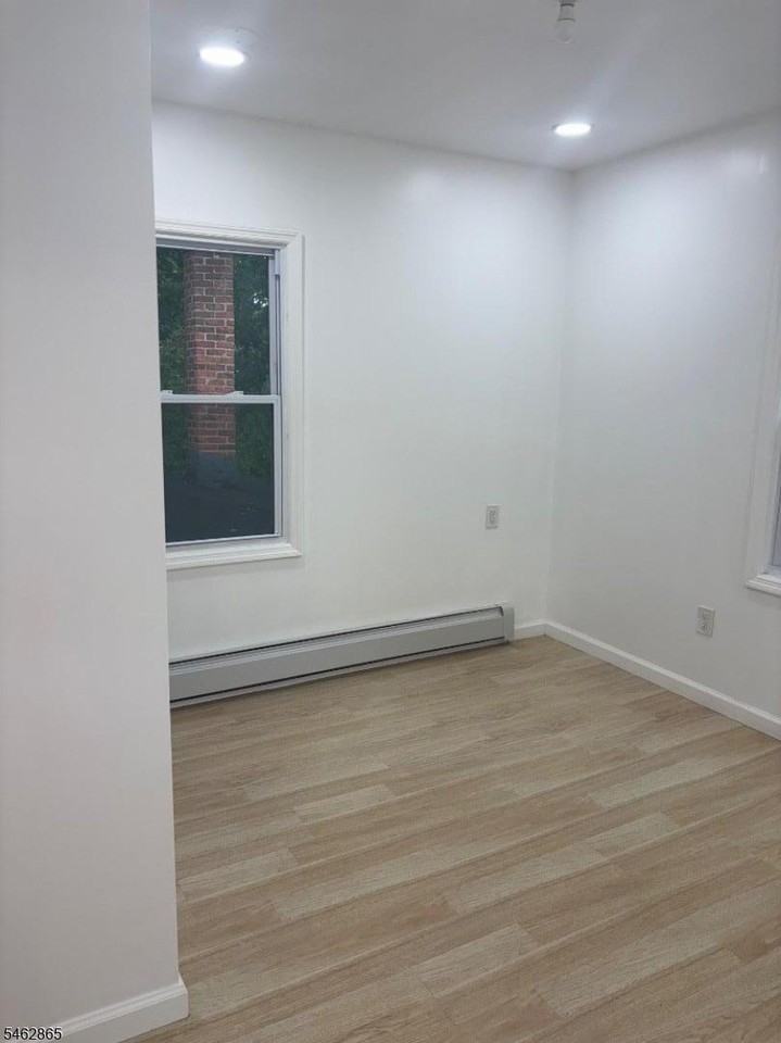 500 Burnside St #2 - Photo 6 of 20