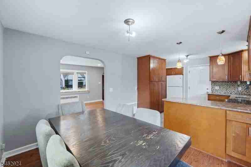 635 Robinson Ter - Photo 4 of 24