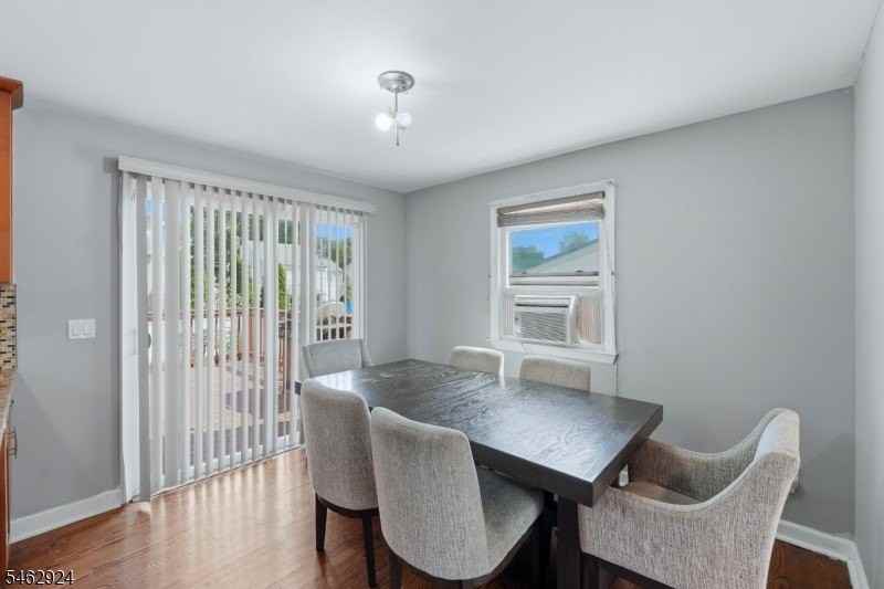 635 Robinson Ter - Photo 5 of 24