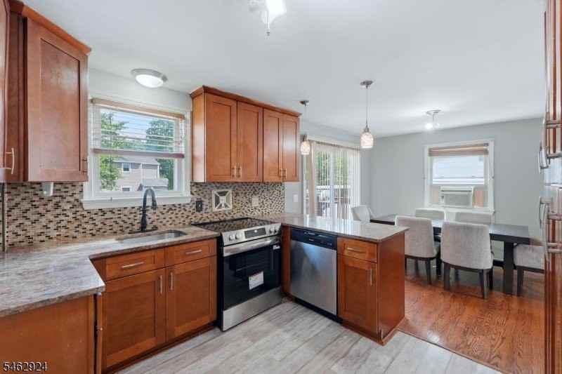 635 Robinson Ter - Photo 6 of 24